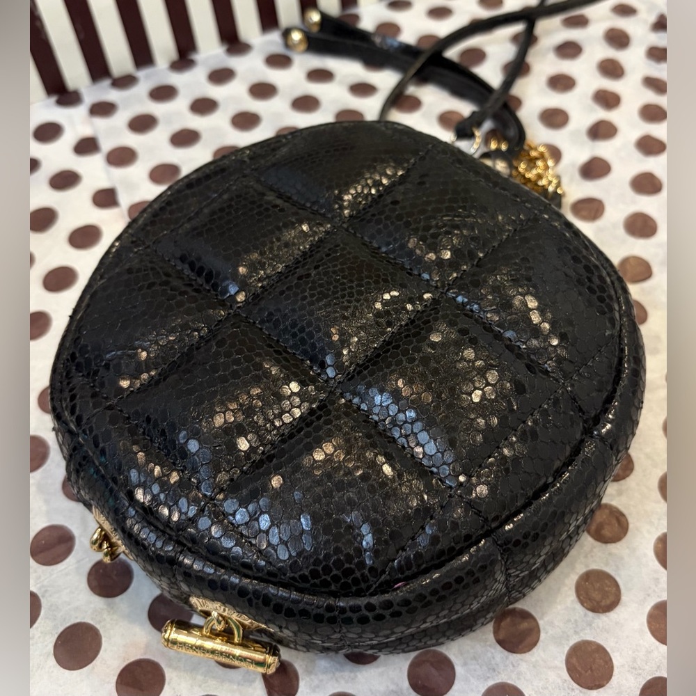 EUC! FULL INCLUSION HENRI BENDEL Black Quilted Round Crossbody with Gold Studs - Picture 12 of 14